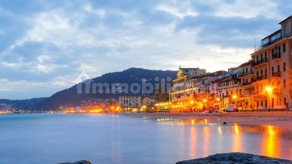 alassio by night.jpeg