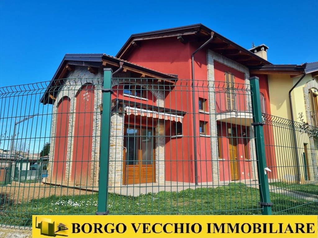 Vendita Villa unifamiliare in via Luigi Einaudi 8 Cuneo. Ottimo stato,  posto auto, con terrazza, riscaldamento autonomo, 146 m², rif. 99899474