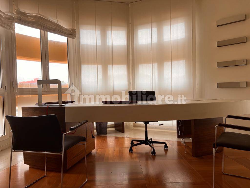 Ufficio - Studio con ascensore, Rimini, rif. 102281420 - Immobiliare.it