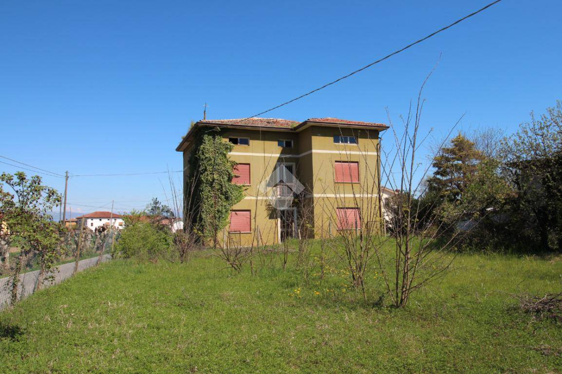 Casa indipendente in vendita a Monticello Conte Otto