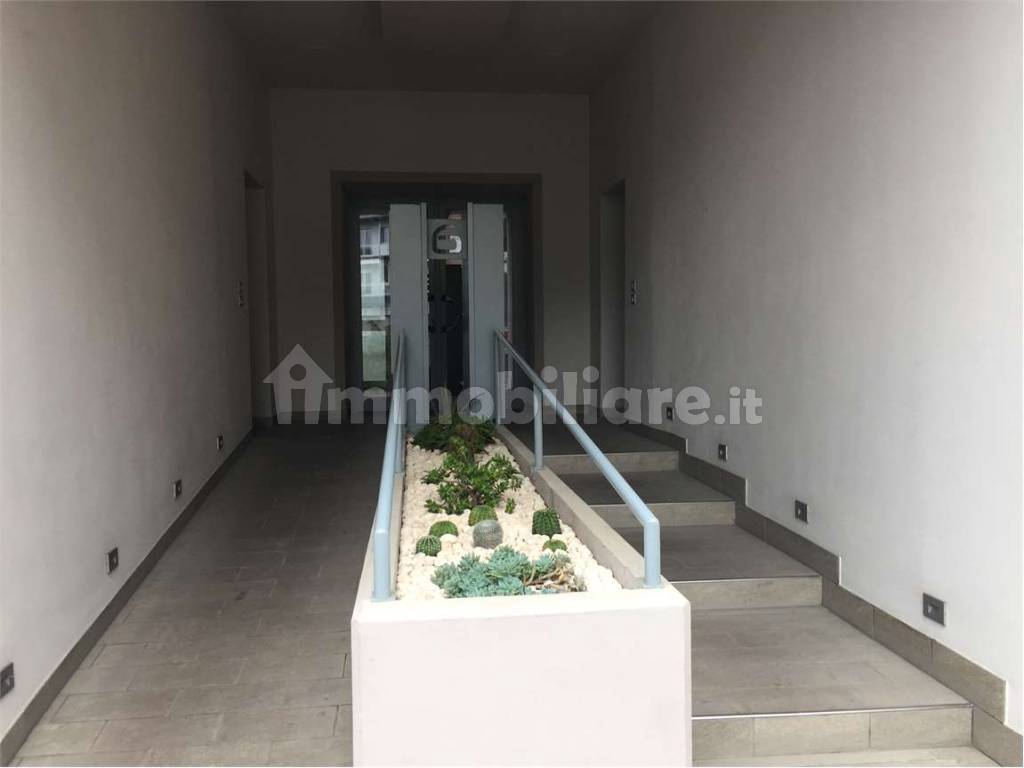 Ingresso condominiale con rampa disabili