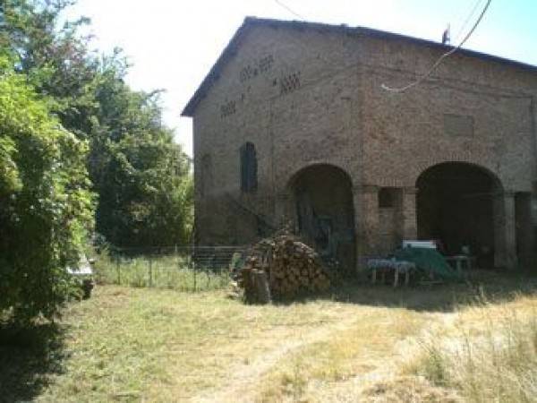 Vendita Casale in via san polo Castelvetro di Modena. Da ristrutturare, 318  m², rif. 102327588