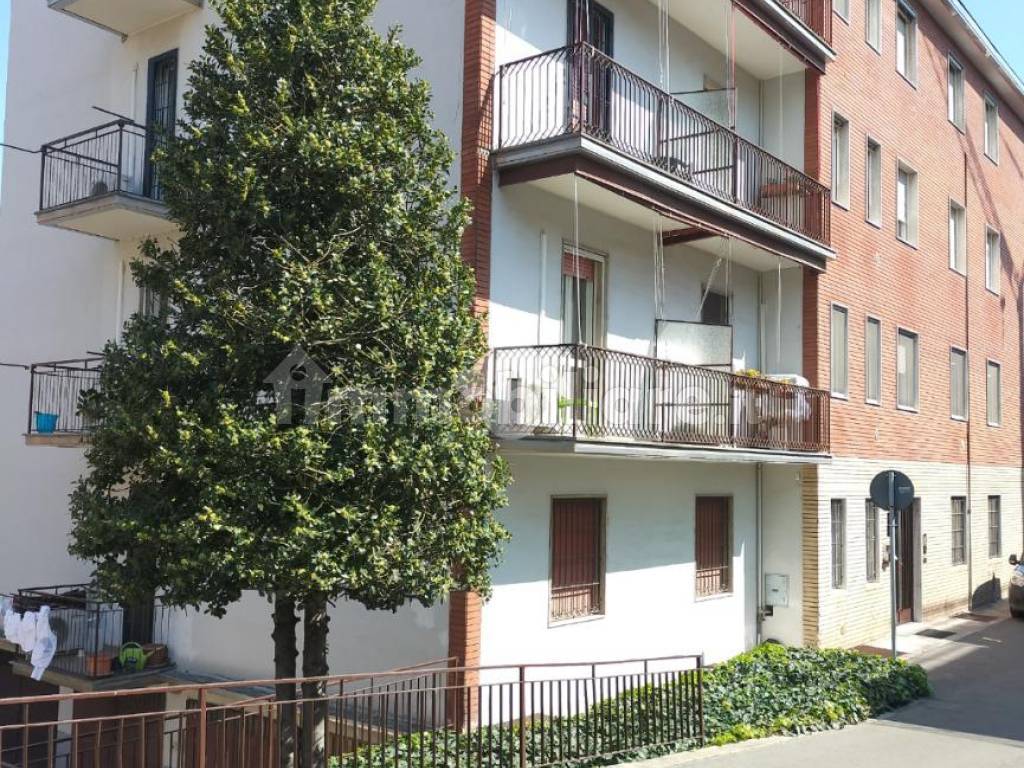 Vendita Appartamento Pavia. Bilocale in via Assi San Paolo 7. Buono stato,  terzo piano, posto auto, con balcone, riscaldamento centralizzato, rif.  102343090