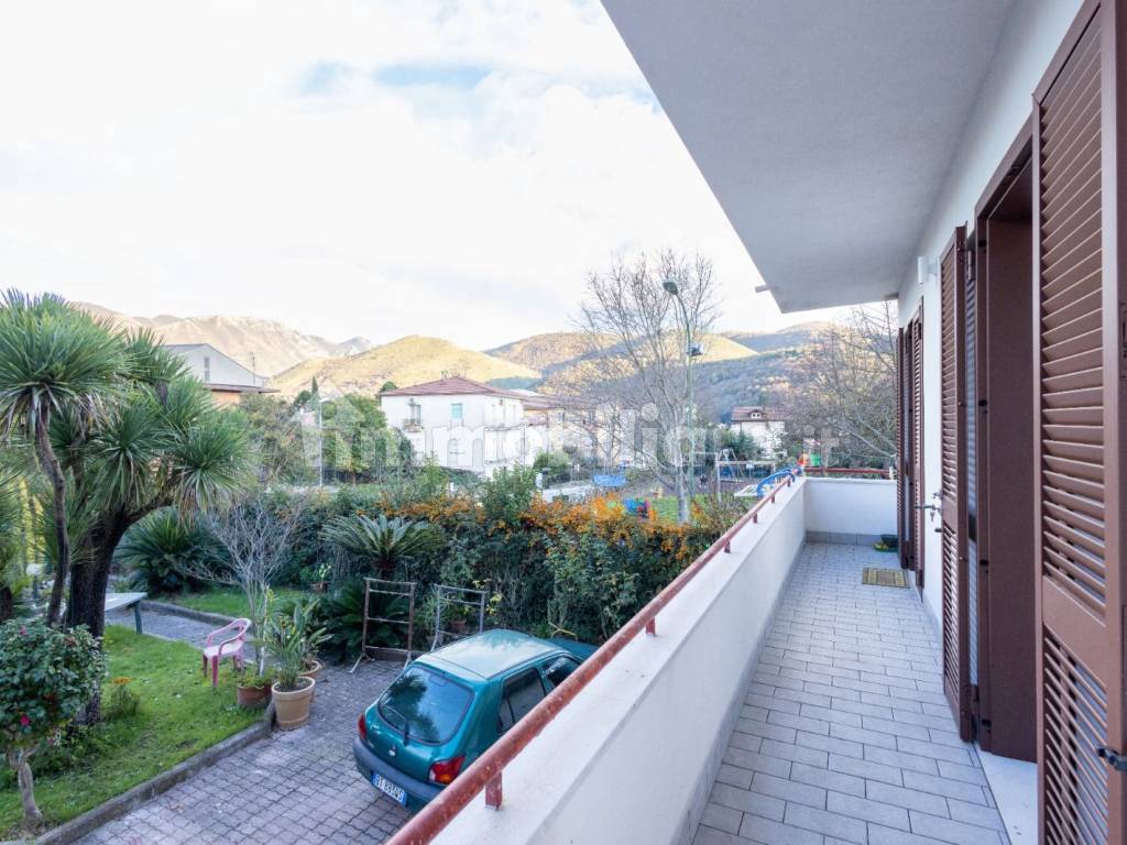 balcone con vista sul giardino