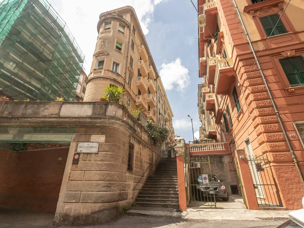 Vendita Appartamento in via Don Luigi Perrone, 12. Genova. Buono stato,  primo piano, riscaldamento autonomo, rif. 79811065