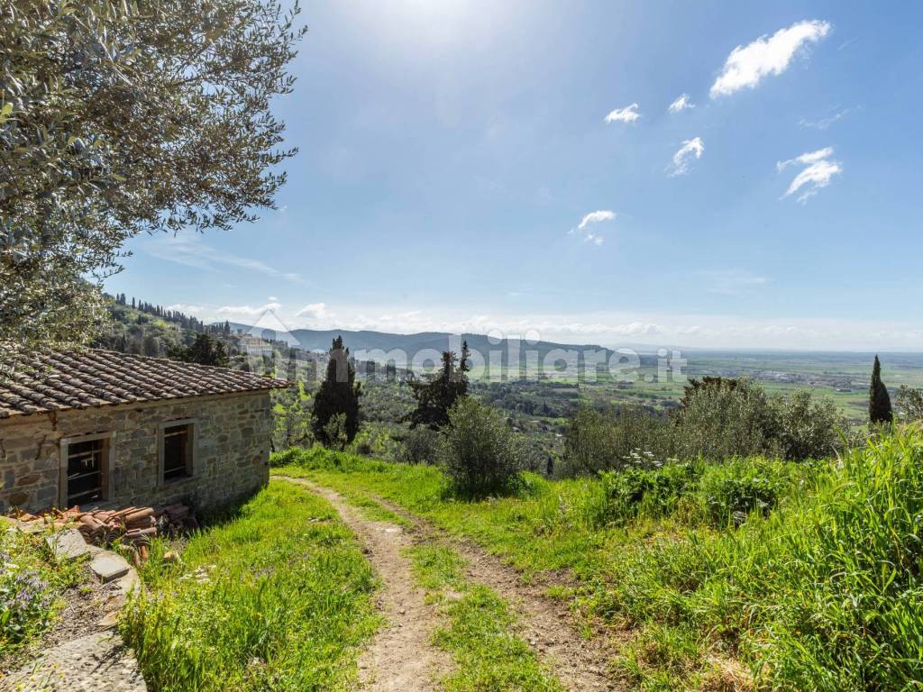 STRADA D'ACCESSO