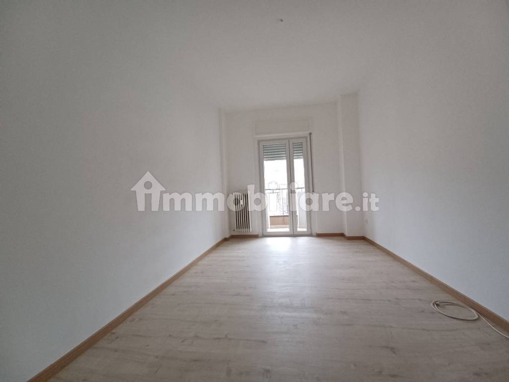 Rent Apartment Trieste. 3room flat in via Barbariga 16. Excellent