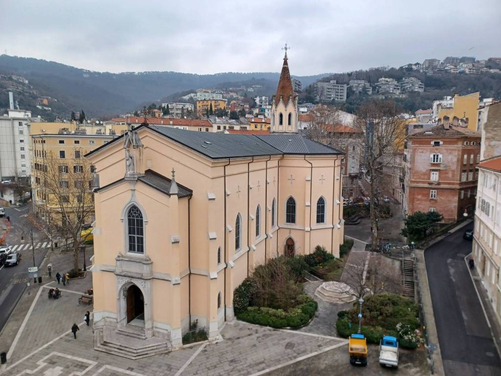 Rent Apartment Trieste. 3room flat in via Barbariga 16. Excellent