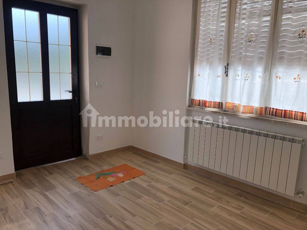 Affitto Appartamento di Borbera. Bilocale in via 23. Posto auto