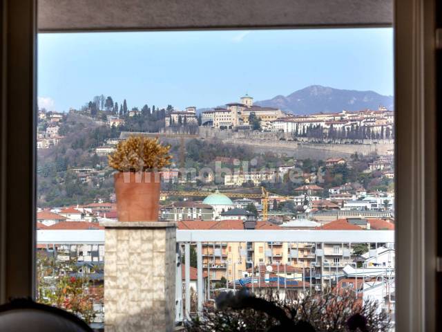 Bergamo Carducci signorile attico in vendita.