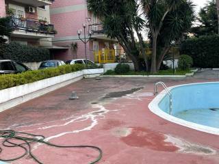 piscina condominiale