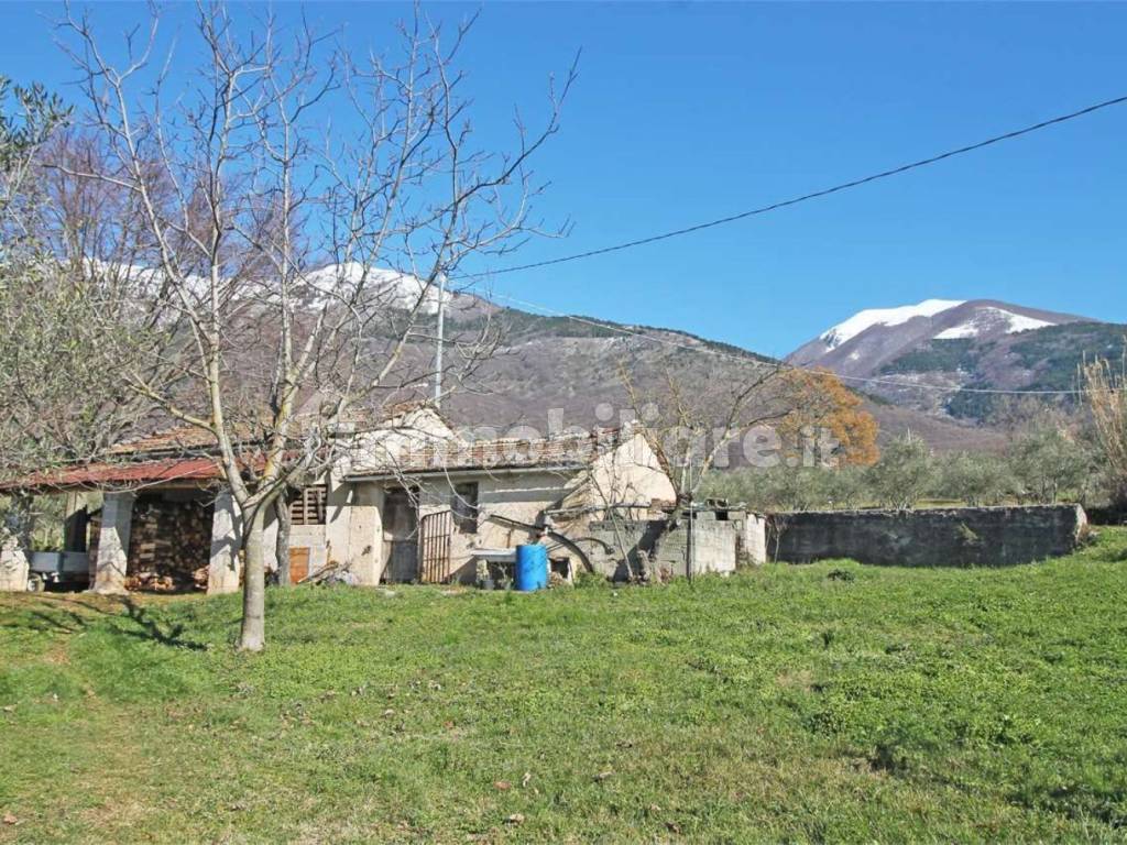 Vendita Rustico in Sr509 San Donato Val di Comino. Da ristrutturare