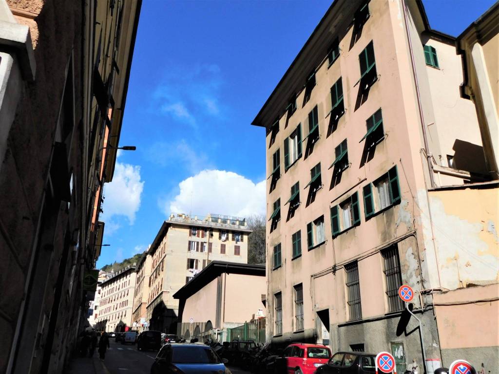 Vendita Appartamento Genova. Quadrilocale in via Venezia. Da ristrutturare,  secondo piano, con terrazza, riscaldamento autonomo, rif. 102468708
