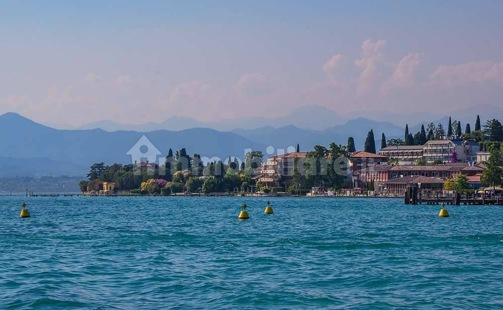 Palazzo - Edificio in vendita a Torri del Benaco