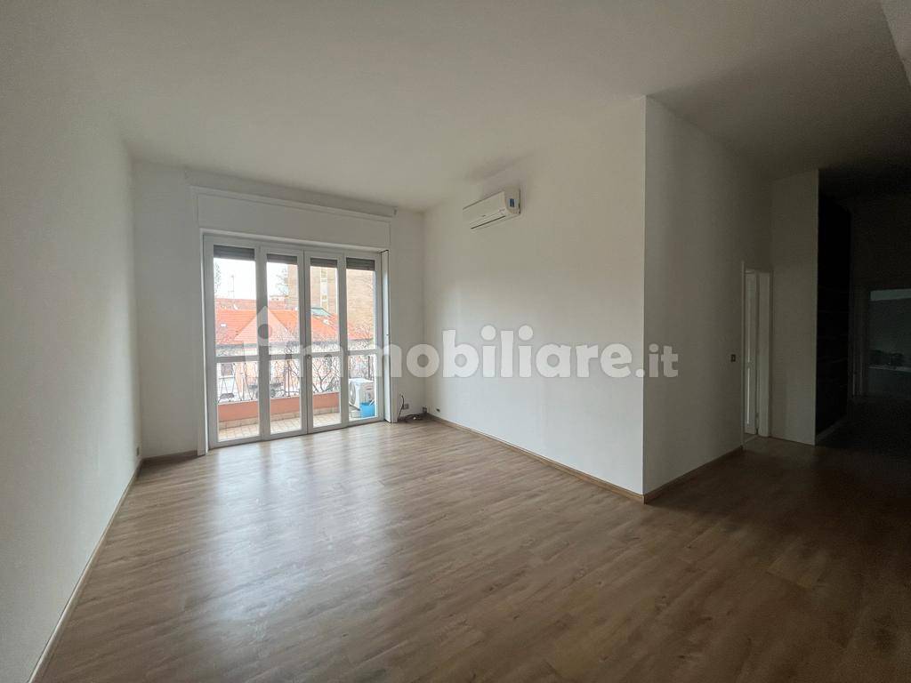 Affitto Appartamento Milano. Trilocale in via Sant'Eusebio 26. Buono