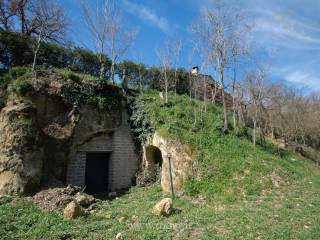 grotta in tufo