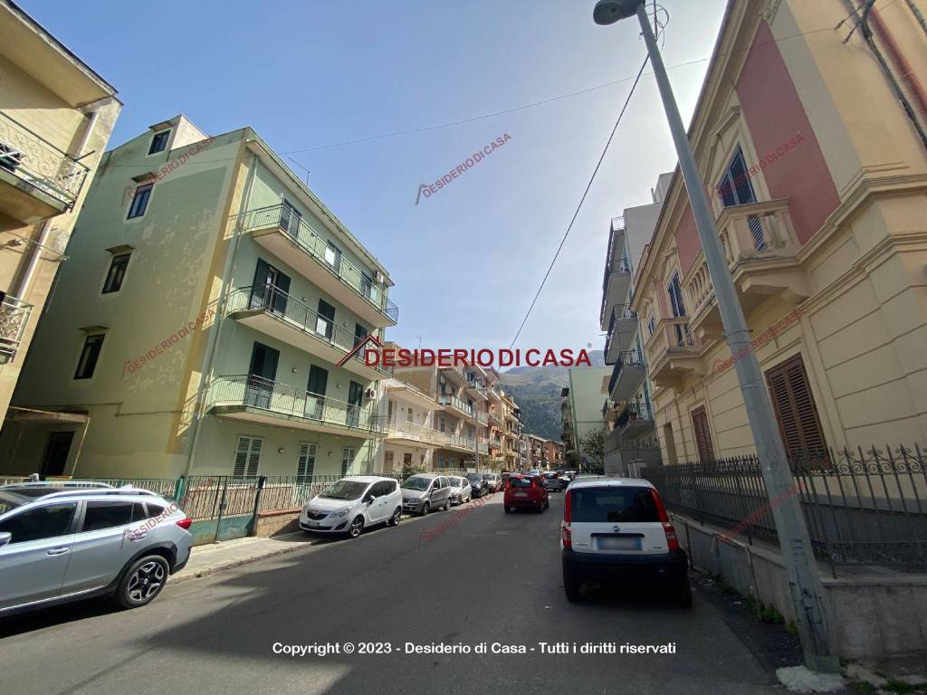 Vendita Appartamento Palermo. Trilocale in viale della regione Siciliana Sud Est 4355. Buono