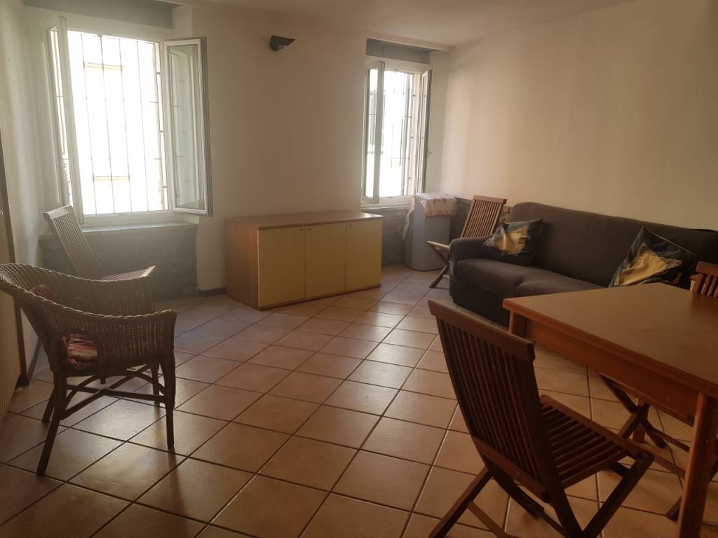 Rent Apartment Parma. 2room flat in Regale 19. Good condition
