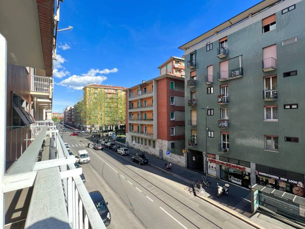Vendita Appartamento Milano. Bilocale in via delle Forze.... Buono stato,  secondo piano, con balcone, riscaldamento centralizzato, rif. 102417632