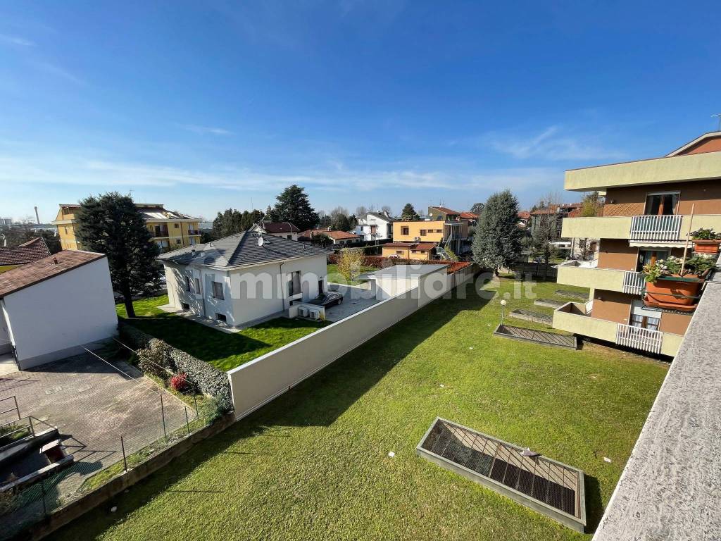 Vendita Appartamento Rho. Trilocale in via Cesare Cantù 22. Ottimo