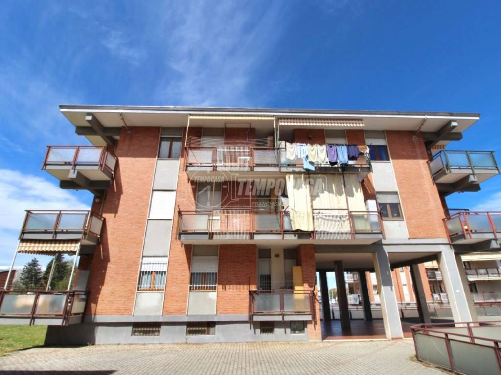 Sale Apartment Mondovì. 4room flat in via Cuneo 15. Good condition