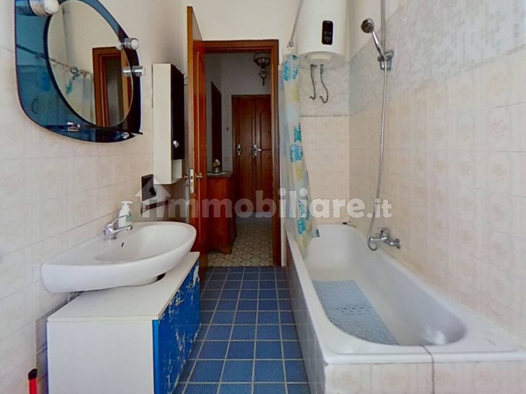 Via-La-Spezia-7-Bathroom.jpg