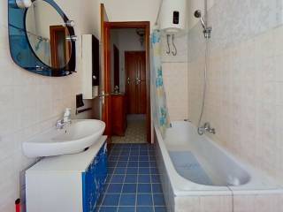 Via-La-Spezia-7-Bathroom.jpg
