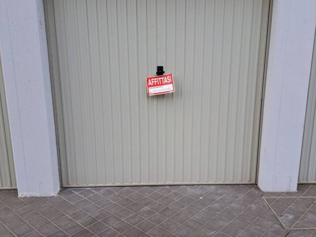 Garage - box via enrico toti 75, centro, mirandola