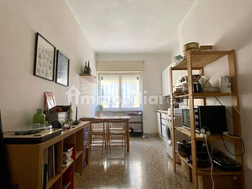 Rent Apartment Turin. 2room flat in via Eusebio Bava 17. Good condition, second floor, with