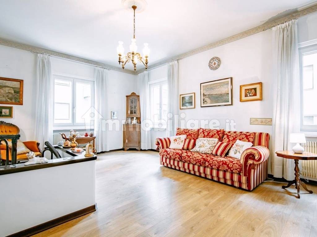 Rent Apartment in viale Principe.... Bolzano. Excellent condition