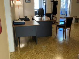 desk per ricezione pubblico e sala d'attesa client