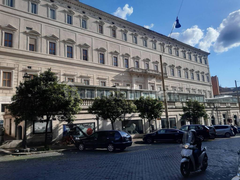 Palazzo Barberini nelle vicinanze