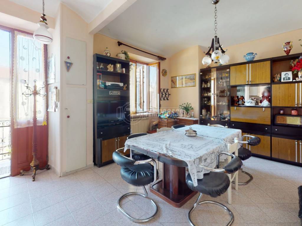 Piazza-Foroni-7-Dining-Room