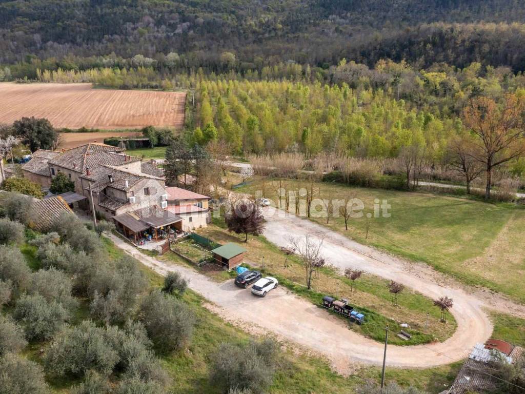 Veduta aerea struttura e terreno