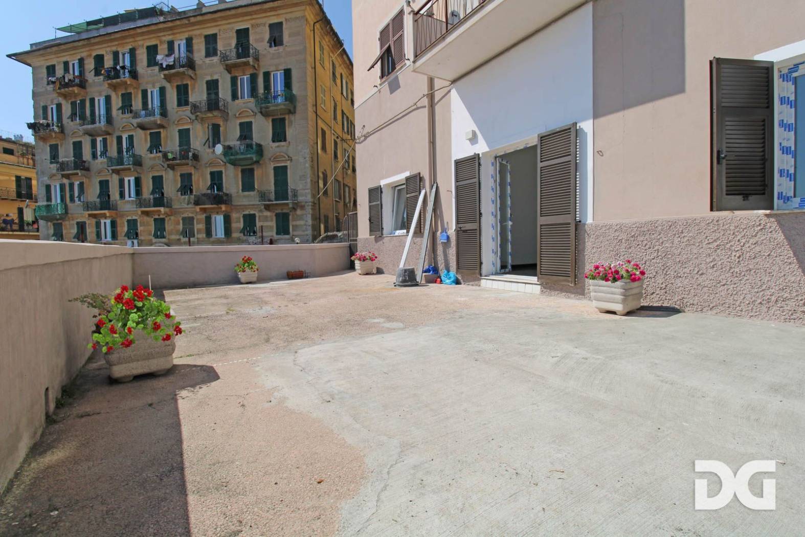 Vendita Appartamento in salita della Provvidenza. Genova. Ottimo stato,  piano terra, con terrazza, riscaldamento centralizzato, rif. 102676466