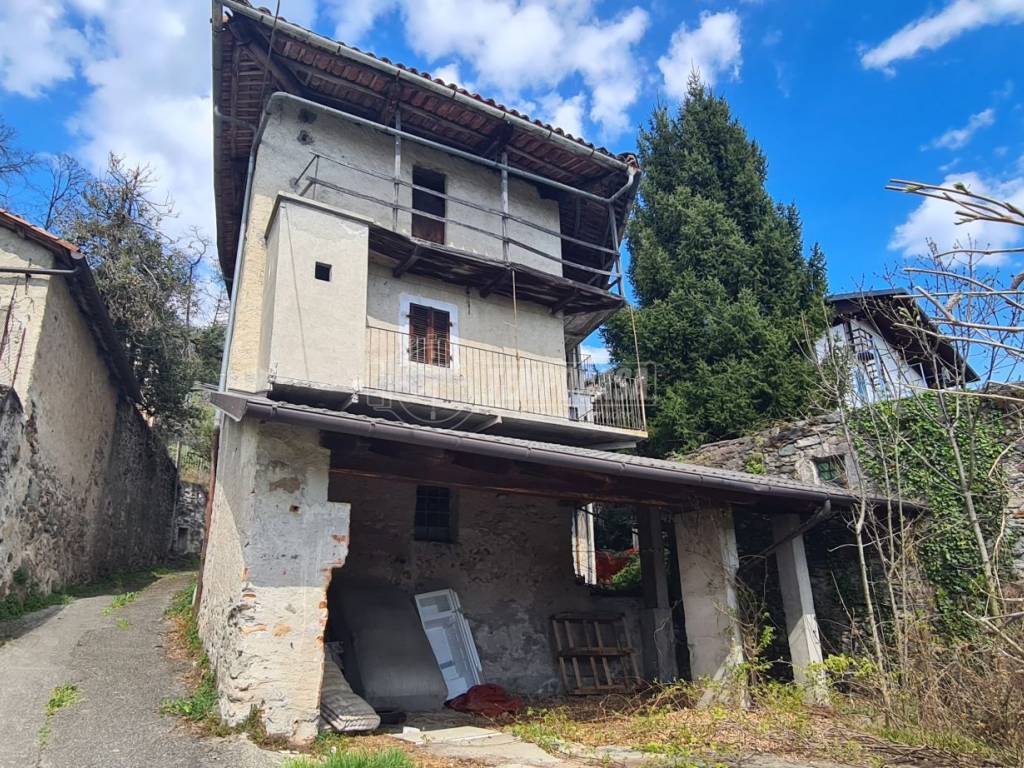 Vendita Terratetto unifamiliare in via Cavalice 10/A Val di Chy. Da ristrutturare, posto auto Vendita Terratetto unifamiliare in via Cavalice 10/A Val di Chy. Da ristrutturare, posto auto