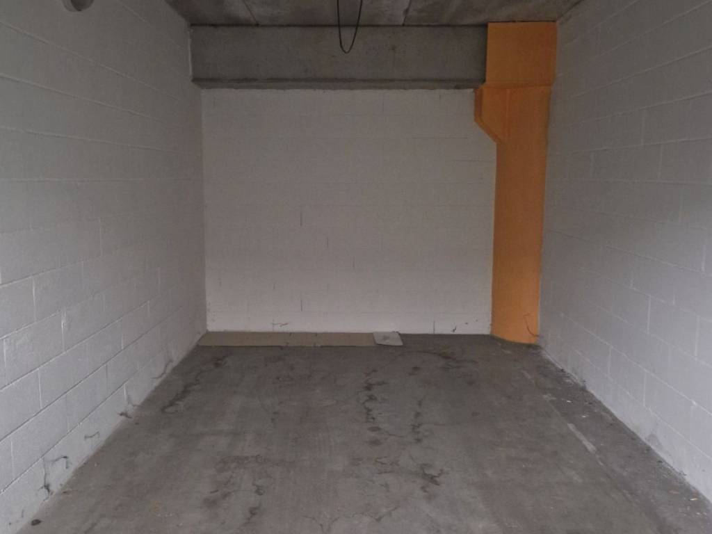 Garage - box piazza dante, centro, teramo