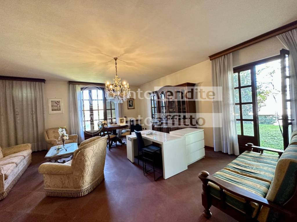 Affitto Villa a schiera in via Francesco Banchieri, 30 Capannori. Buono