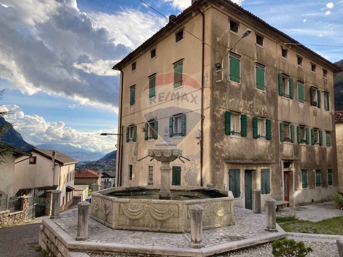 Appartamento piazza della fontana 68, Castello Lavazzo, Longarone