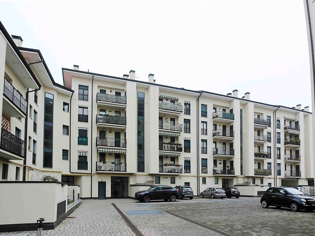 Garage Box via Lodovico il Moro,