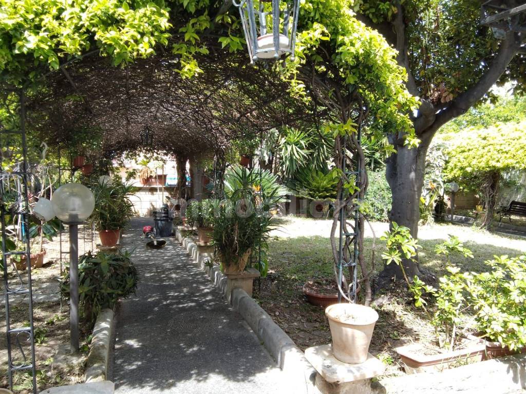 Vendesi a Lecce casa con giardino sulle mura