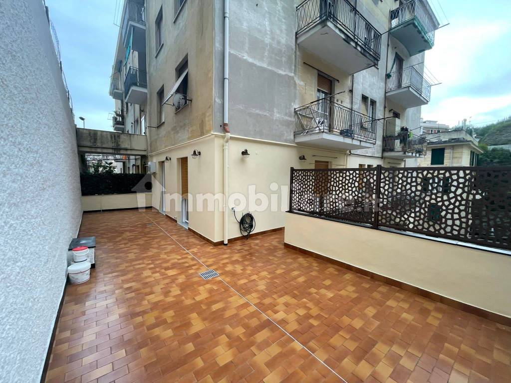 Rent Apartment Genoa. 3room flat in viale alla Excellent