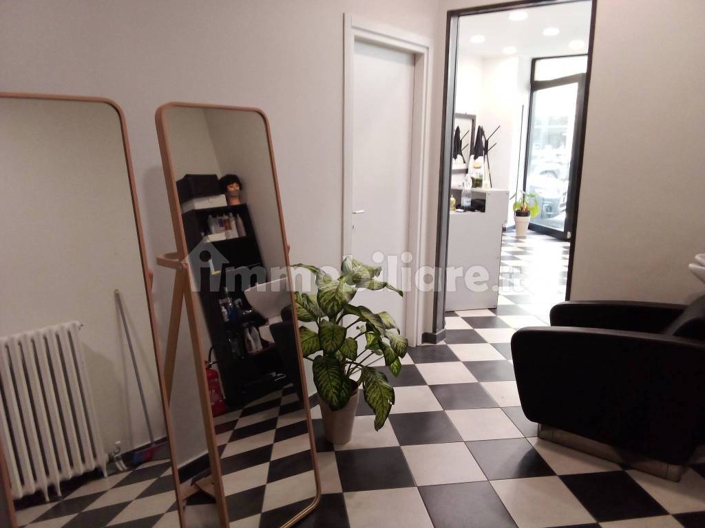 Parrucchiere - Barbiere via Duchessa Jolanda 4, Torino, Rif. 102836398 -  Immobiliare.it