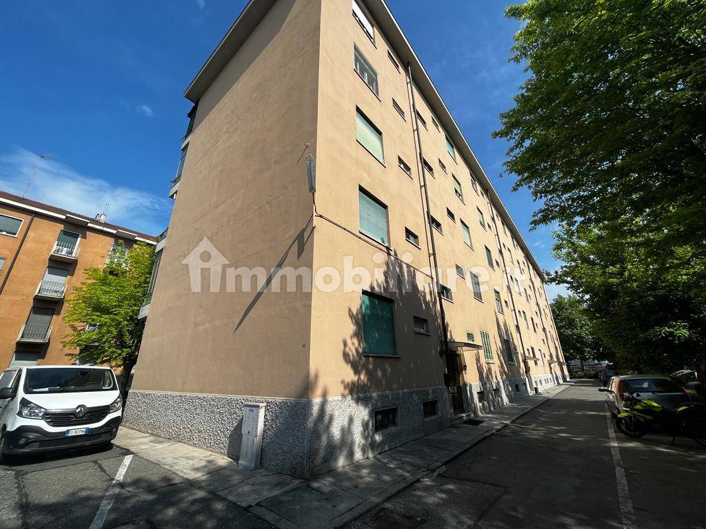 Vendita Appartamento Torino. Trilocale in Strada Castello di.... Da  ristrutturare, secondo piano, con balcone, riscaldamento centralizzato,  rif. 102837220