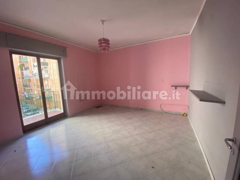 Rent Apartment Naples. 4-room flat in via Divisione Siena., ref. 102844454