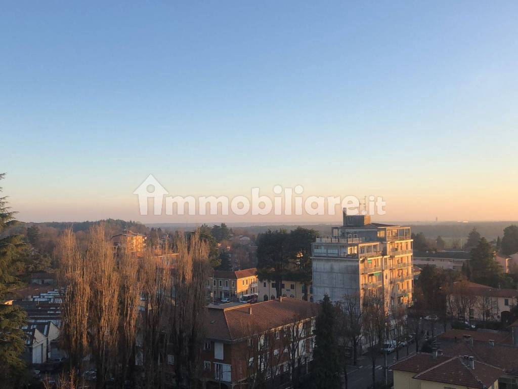 Vendita Attico in via Angelo Bellini 14 Somma Lombardo. Buono stato, posto auto, con terrazza Vendita Attico in via Angelo Bellini 14 Somma Lombardo. Buono stato, posto auto, con terrazza