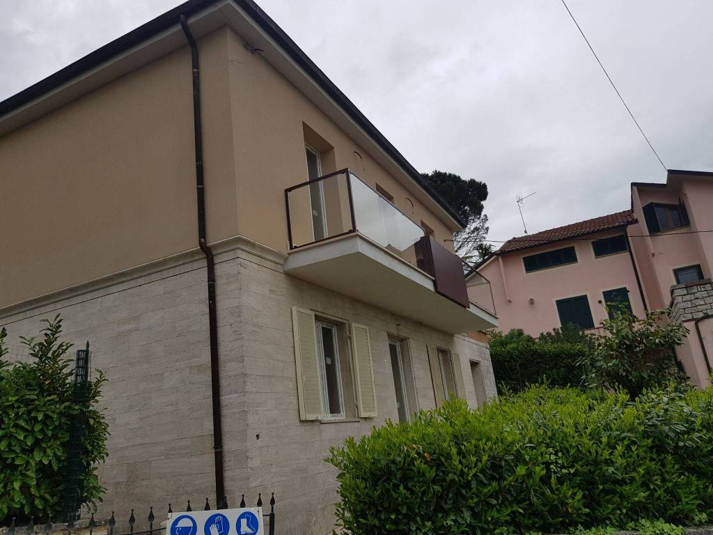 Vendita Villa bifamiliare in via del Monte 18 Rapolano Terme. Ottimo