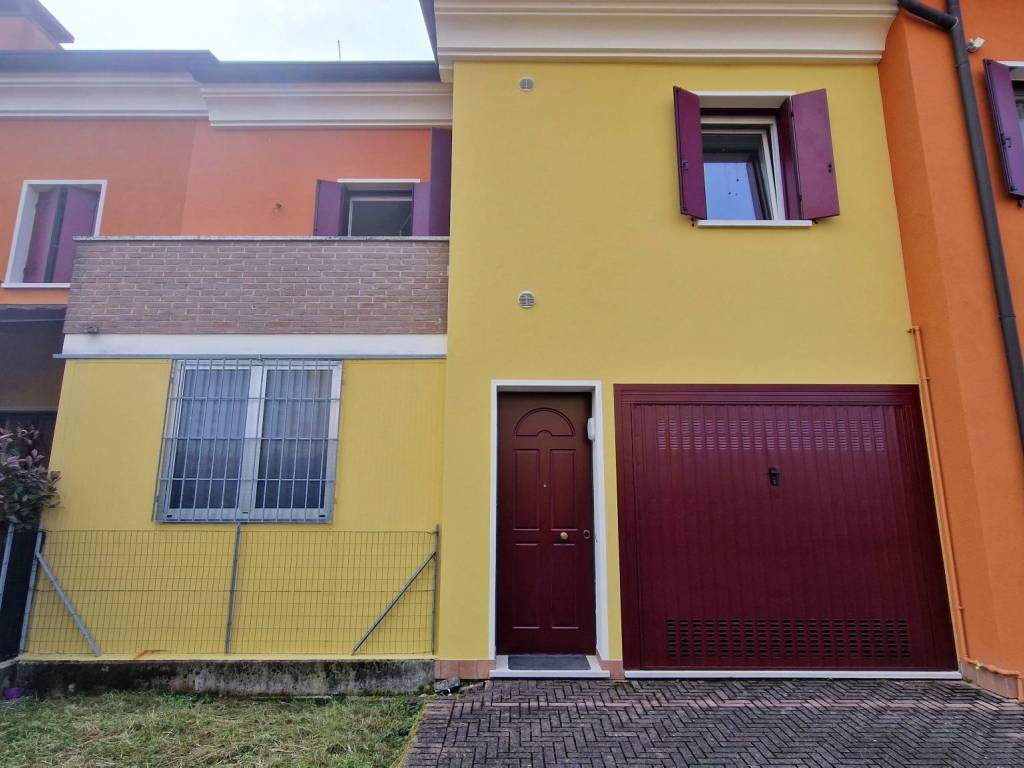 Venta Casa plurifamiliar en via Roma Casale di Scodosia. Nueva, plaza de  aparcamiento, con terraza, calefacción individual, 98 m², ref. 102929234