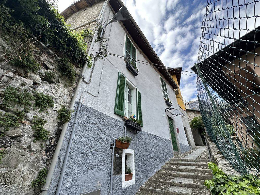 Lago Como Tremezzo Casa di Paese con Cortile privato rid-1