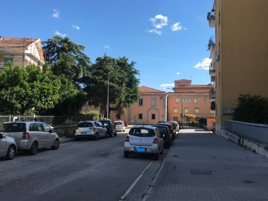 La piazza antistante l'edificio